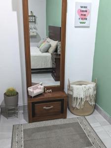 a room with a mirror and a bed and a table at Estudio Biznaga in San José del Cabo