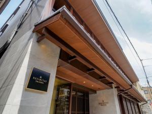 Bangunan di mana terletaknya aparthotel ini