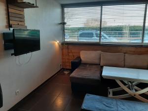 Φωτογραφία από το άλμπουμ του Charmant T2 rénové à Capbreton à 2 min de la plage avec parking privé - FR-1-239-901 σε Capbreton