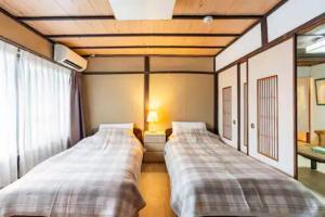 מיטה או מיטות בחדר ב-Daitokuji Sushicho