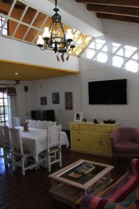 TV a/nebo společenská místnost v ubytování Posada Newen