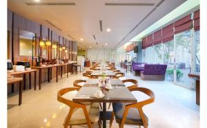 Εστιατόριο ή άλλο μέρος για φαγητό στο Quest Hotel Simpang Lima - Semarang by ASTON