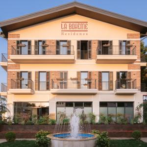 a building with a fountain in front of it at La Boheme Corbeanca - partener Therme in Ostratu