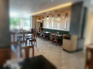Veitingastaður eða matsölustaður á Crystal Crown Hotel Harbour View, Port Klang