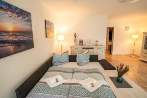 a living room with a large bed in a room at CBlue "Turmresidenz", zentral, familienfreundlich, Schatzsuche in Wismar