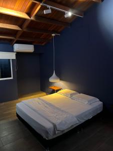 En eller flere senge i et værelse på SACRAMENTO