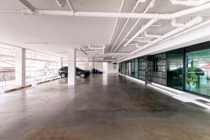 an empty parking garage with a car parked in it at Ruan Plaisoi Apartment in Bangkok