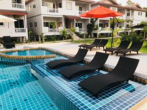 Bazén v ubytování Maikhao Beach Residence nebo v jeho okolí