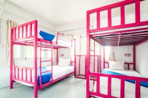Postel nebo postele na pokoji v ubytování Slumber Party Koh Tao