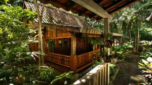 O grădină în afara Tempat Senang Spa Resort & Restaurant