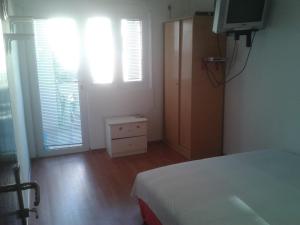 Postel nebo postele na pokoji v ubytování Guest House Vila Jasna + 2 fotografie