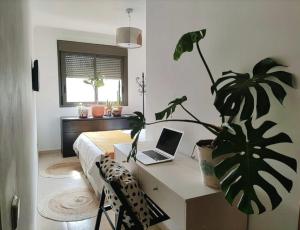 Μια τηλεόραση ή/και κέντρο ψυχαγωγίας στο Refugio Racó del Conill - Mountain, Beach & Spa