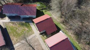 uma vista superior de uma casa com telhados vermelhos em Achtsamkeit - b43232 em Losheim