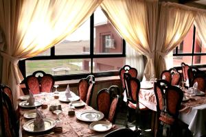 Ein Restaurant oder anderes Speiselokal in der Unterkunft Amrouss touristic DarMaroc 