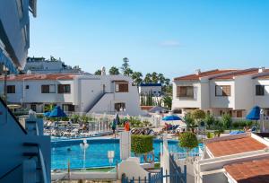 Bazén v ubytovaní Club Atlantis Aparthotel Ocean View alebo v jeho blízkosti