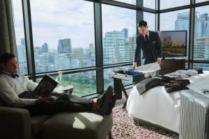 TV a/nebo společenská místnost v ubytování The St. Regis Bangkok