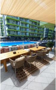 a patio with tables and chairs and a building at Alezzi Luxury Apartments & Spa Center in Mamaia Sat/Năvodari