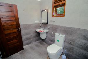 Vonios kambarys apgyvendinimo įstaigoje King Coco Villa Hikkaduwa