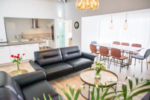 Posezení v ubytování Villa Bonita Luxury Private Pool Corralejo By Holidays Home