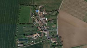 una vista aérea de un campo con casas y un río en Le Cottage - Gîtes De La Tournerie, en Gémozac