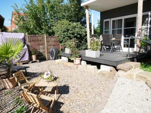 a backyard with a patio with a table and chairs at Tiny Ferienhaus Kelze in Hofgeismar