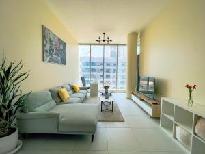 Posezení v ubytování Luxury One Bedroom Apartment - Fully Furnished in Dubai Marina