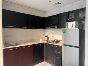 Kuchyň nebo kuchyňský kout v ubytování Luxury One Bedroom Apartment - Fully Furnished in Dubai Marina