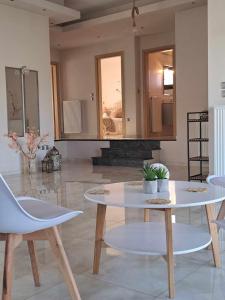 a living room with a table and two chairs at Golden Eagle House 