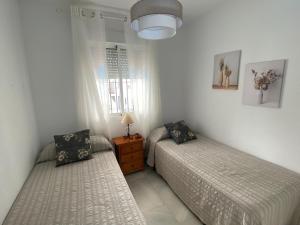 Postel nebo postele na pokoji v ubytování Apartamento Costa de Sancti Petri by Chiclana Dreams