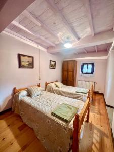 Llit o llits en una habitació de La Casona de Cabrales