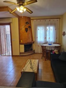 a living room with a couch and a table at Chalet Adosado Unifamiiar Rocasol Beach Torrevieja in Torrevieja