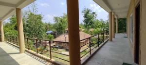 uma vista da varanda de uma casa em Bardia Jungle Cottage em Bardia