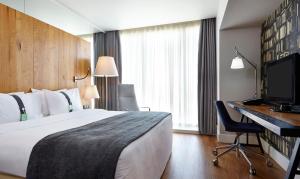 Postel nebo postele na pokoji v ubytování Holiday Inn - Tbilisi by IHG