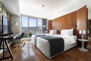 Postel nebo postele na pokoji v ubytování Holiday Inn - Tbilisi by IHG