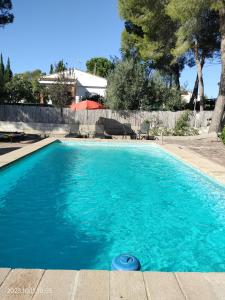 Bazén v ubytovaní Casa Mas Montanas vakantiehuis met zwembad Max 10-12 pers Vlakbij Valencia alebo v jeho blízkosti