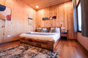 Aaryam Resort, Auliにあるベッド