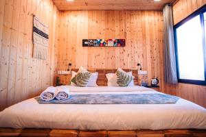 Aaryam Resort, Auliにあるベッド