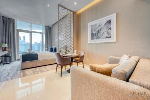 Posezení v ubytování Poised Studio at DAMAC Prive Business Bay by Deluxe Holiday Homes