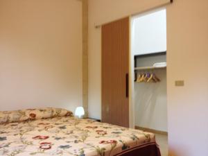 Tempat tidur dalam kamar di La Giara - holiday apartments