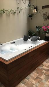 a bath tub with two faucets on top of it at Apartamento 3 Habitaciones Lima, Perú (Magdalena del Mar) in Lima