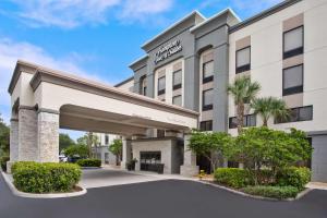 una representación de la parte delantera de un hotel en Hampton Inn & Suites Tampa-East/Casino/Fairgrounds, en Seffner