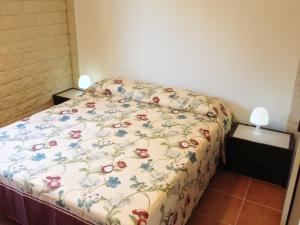 Tempat tidur dalam kamar di La Giara - holiday apartments