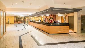 a restaurant with a bar in a building at Congress Hotel Chemnitz in Chemnitz