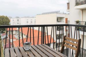 a wooden bench sitting on top of a balcony at Large cosy nest with balcony in Aubervilliers in Aubervilliers