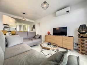 Telewizja i/lub zestaw kina domowego w obiekcie Hacienda Casares MAGNOLIA 2430