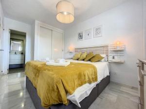Łóżko lub łóżka w pokoju w obiekcie Hacienda Casares MAGNOLIA 2430