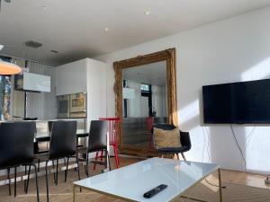 Fotografie z fotogalerie ubytování Exclusive 2 level Etage next to Arlanda-City Metro v destinaci Stockholm