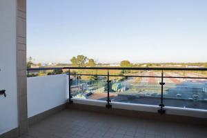 Balcone o terrazza di Bilocale con vista sull'aeroporto - comodo per il viaggio