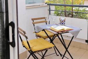 Balcone o terrazza di Bilocale con vista sull'aeroporto - comodo per il viaggio