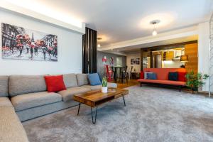 Predel za sedenje v nastanitvi Wonderful Apartments in Prime North Location - Heaven for Extended Stays